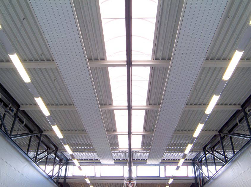 Kotzolt Evolution Sporthallenleuchte ballwurfsicher LED Einzelleuchte und Lichtband
